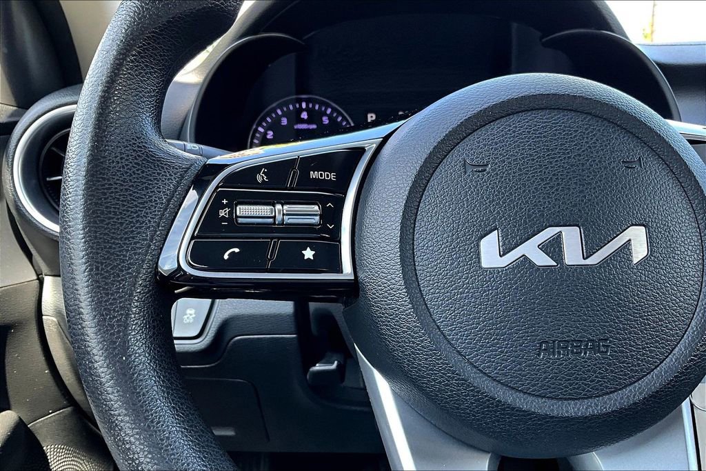 Used 2023 Kia Forte LXS FWD image 9