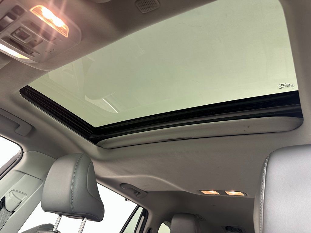 Used 2020 Toyota Highlander Limited image 26