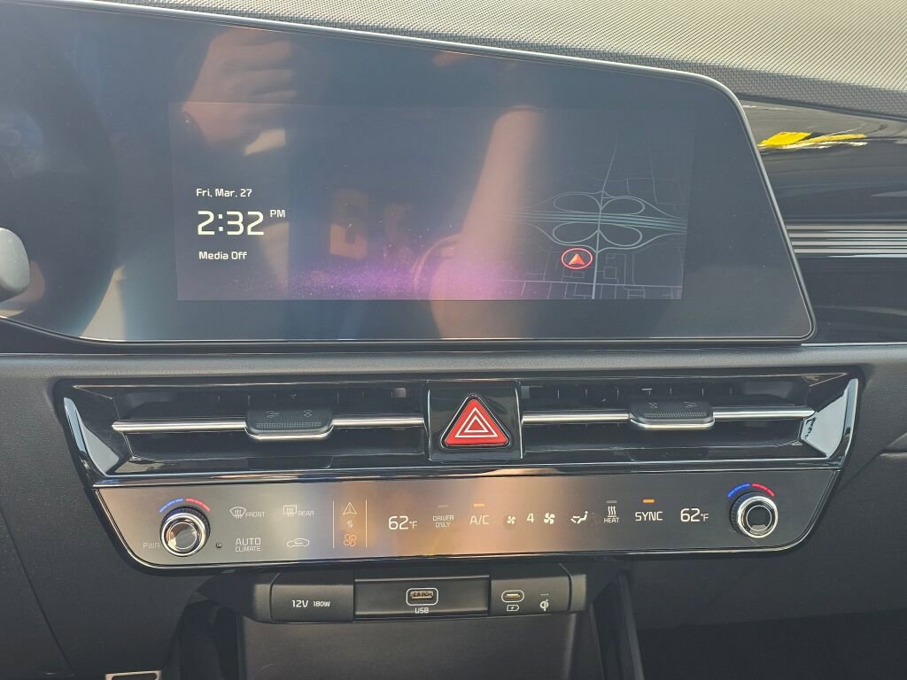 Certified 2023 Kia Niro Wave w/ Wave Preserve Package image 14