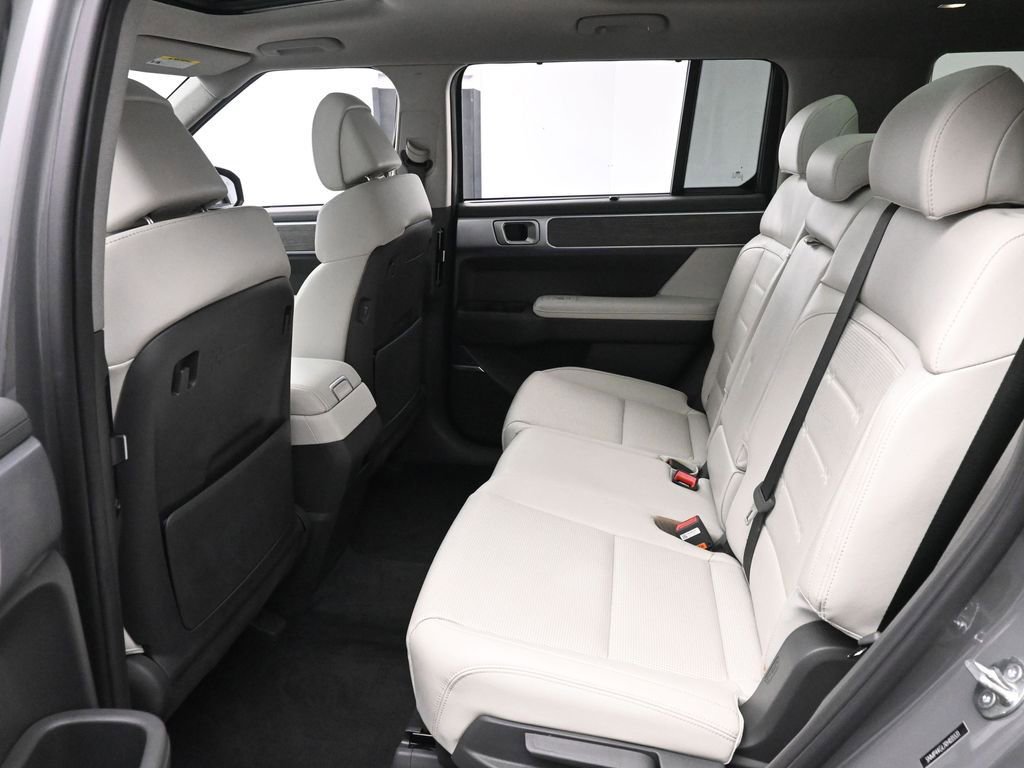 Used 2024 Hyundai Santa Fe Limited FWD image 19