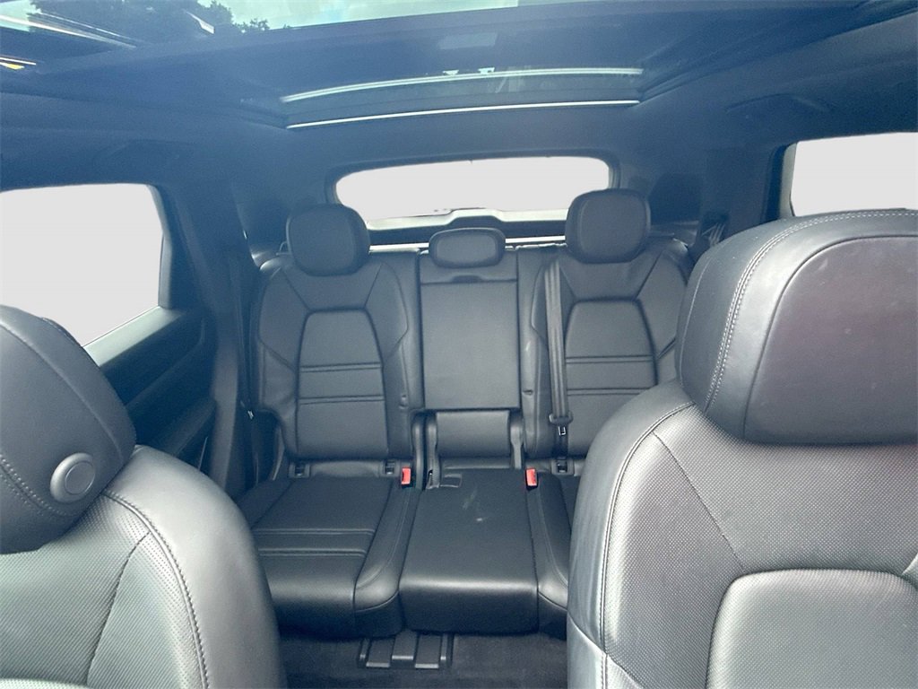 Used 2020 Porsche Cayenne Base w/ Premium Package image 24