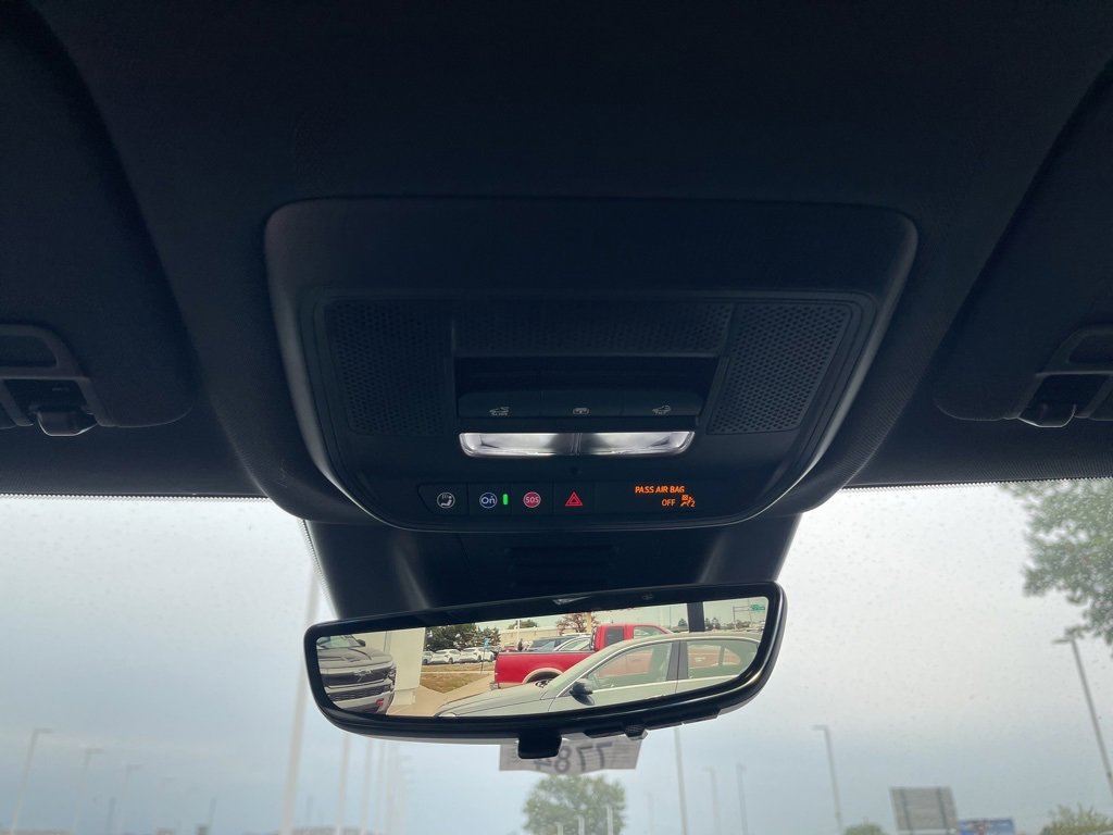 New 2025 Chevrolet Equinox EV RS image 31