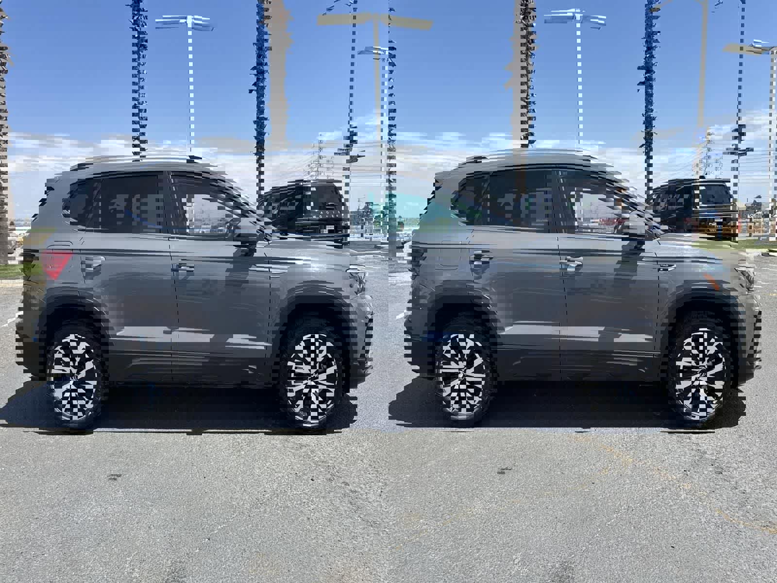 Used 2022 Volkswagen Taos SE image 3