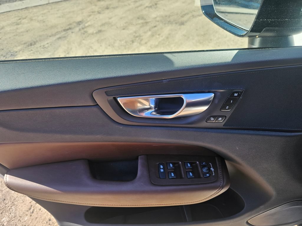 Certified 2023 Volvo XC60 B5 Plus w/ Climate Package AWD/4WD image 19