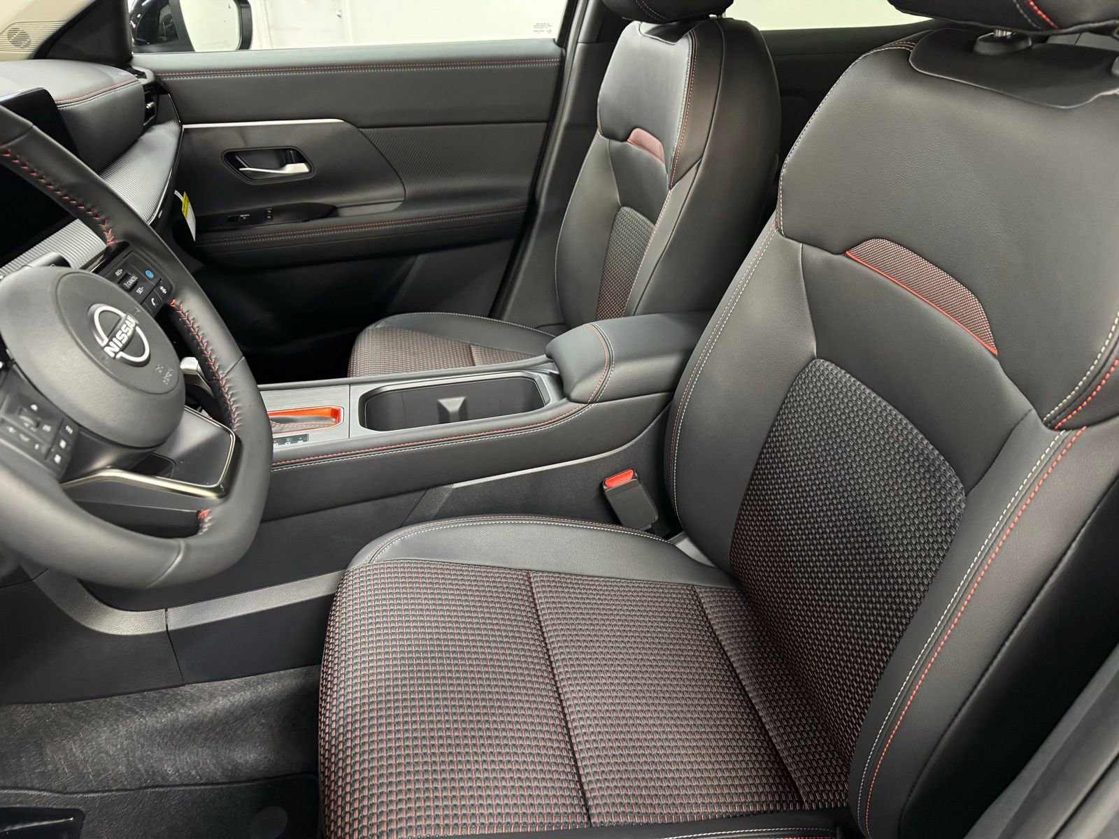 New 2026 Nissan Kicks SR w/ Cold Weather Package image 9