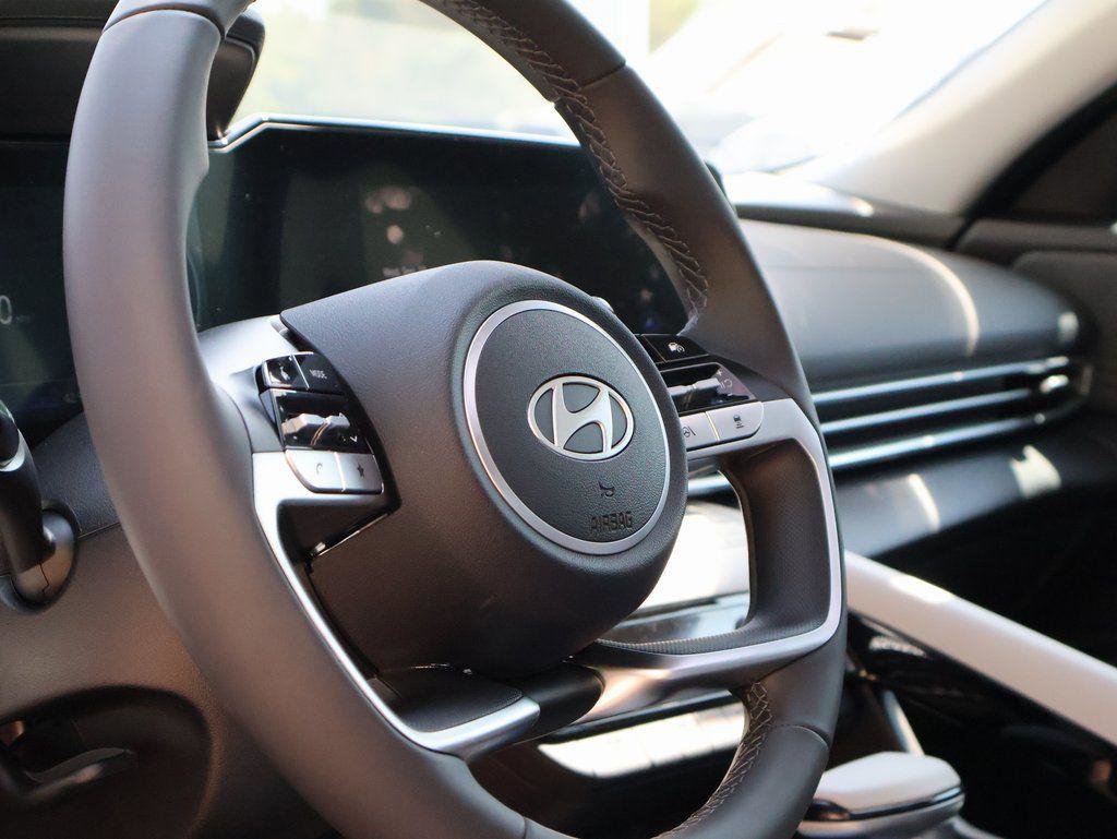 New 2025 Hyundai Elantra Limited image 25