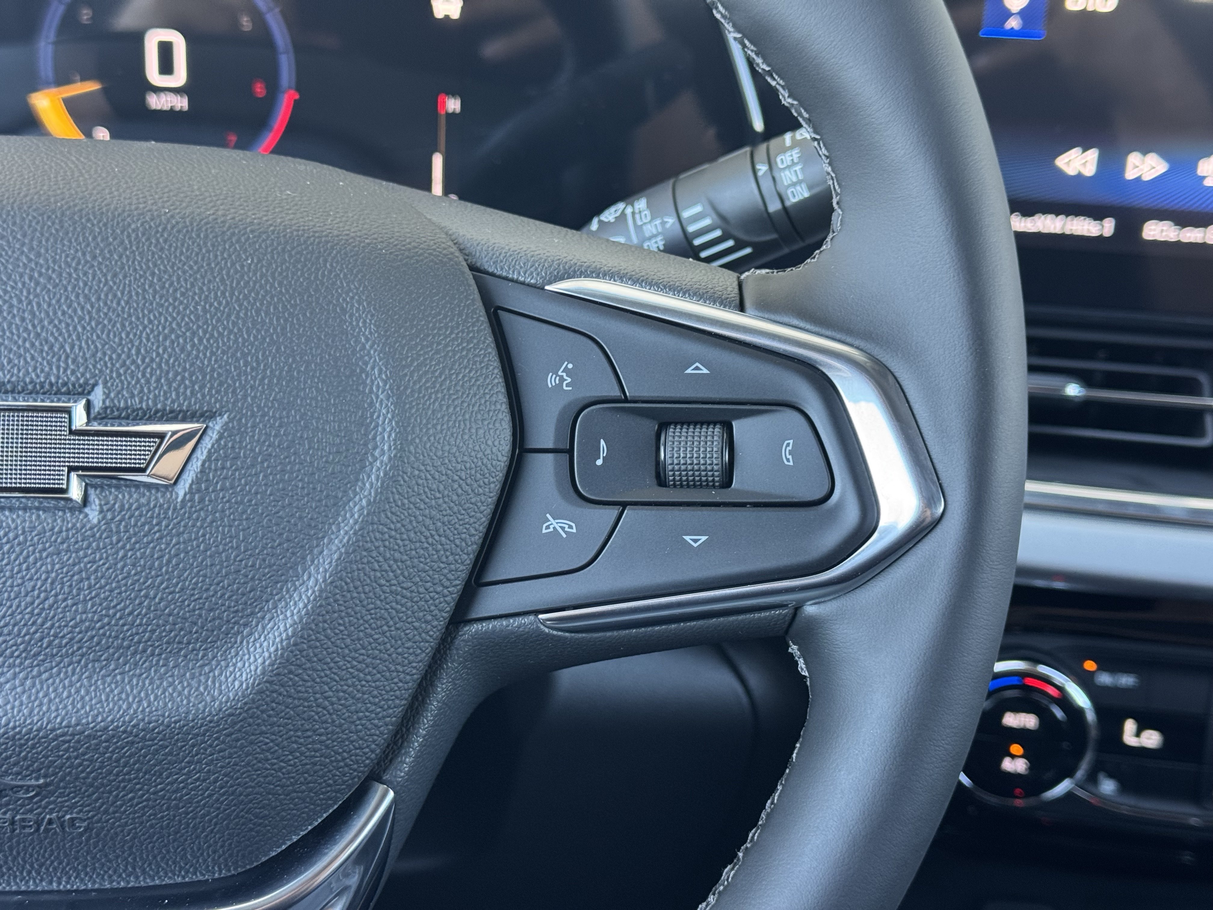 New 2026 Chevrolet Trax LT w/ Midnight Edition FWD image 27