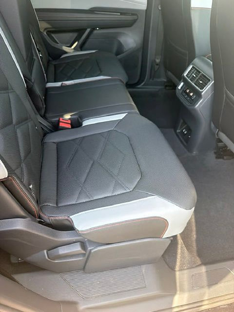 Used 2025 Volkswagen Atlas Peak Edition SE AWD/4WD image 10