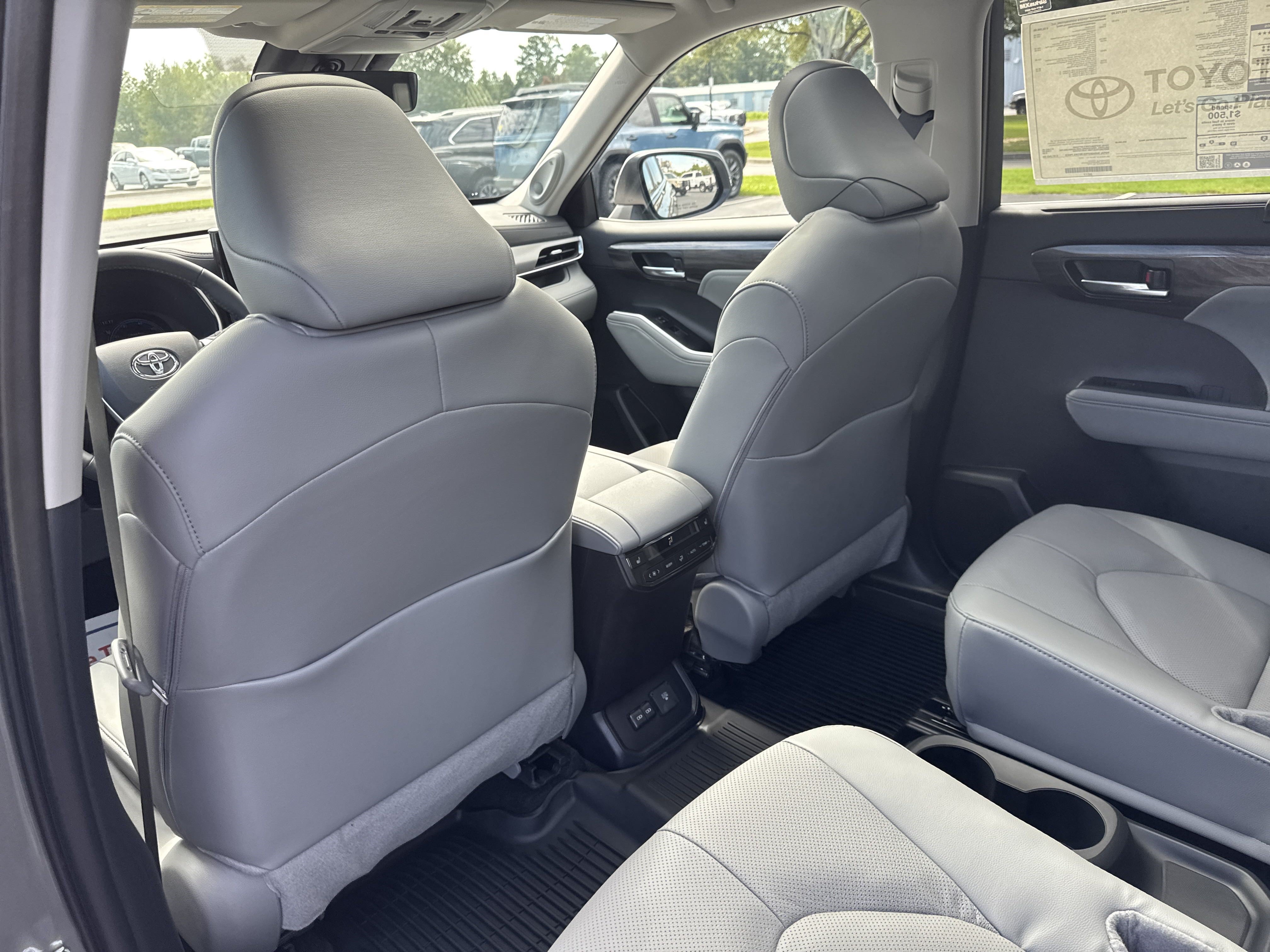 New 2025 Toyota Highlander Platinum AWD/4WD image 26