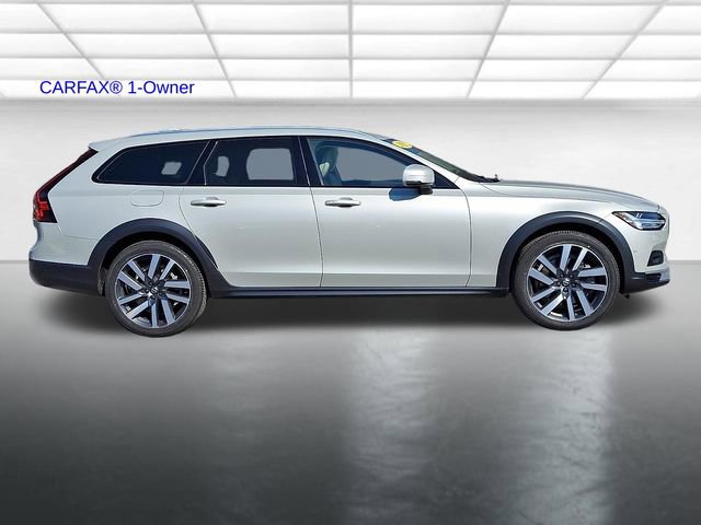 Used 2022 Volvo V90 B6 Cross Country w/ Advanced Package image 8