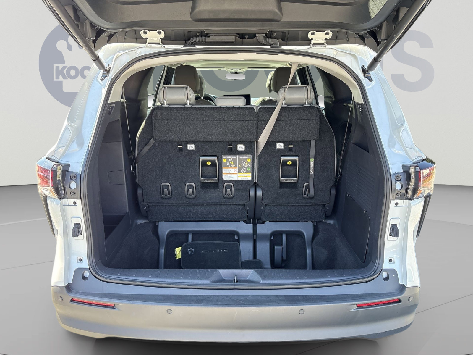 Used 2025 Toyota Sienna XLE AWD/4WD image 26