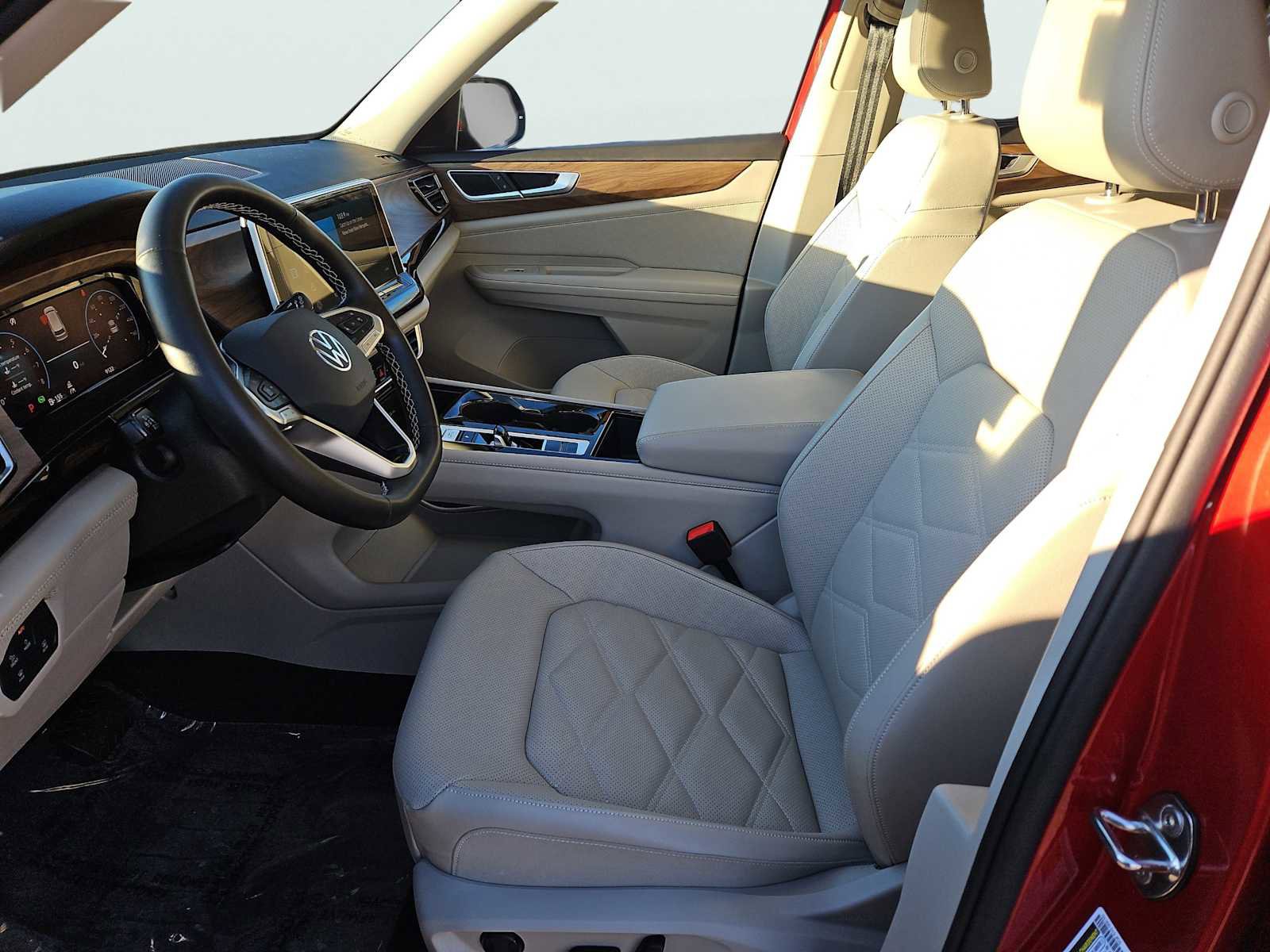 Certified 2025 Volkswagen Atlas SE image 33