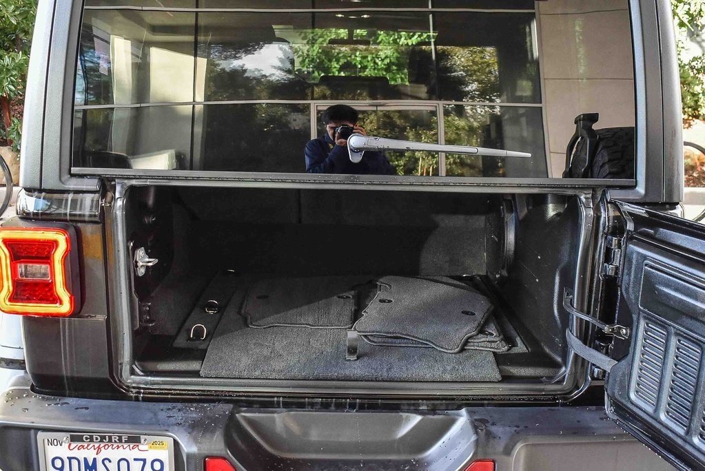 Used 2023 Jeep Wrangler Unlimited Rubicon 4xe w/ Cold Weather Group image 22