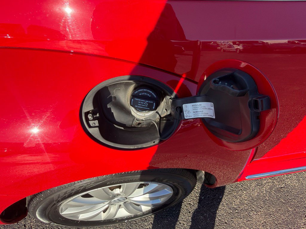 Used 2019 Volkswagen Beetle 2.0T SE FWD image 41