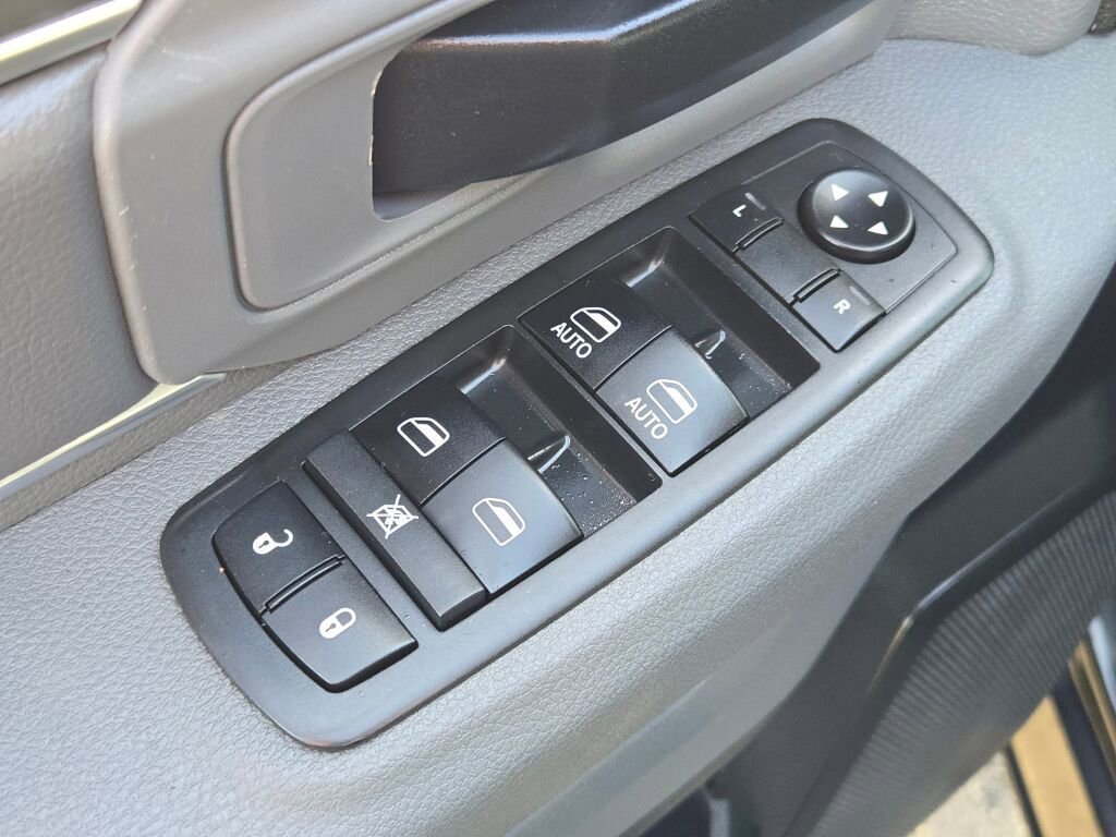 Used 2017 RAM 1500 Classic SLT image 19