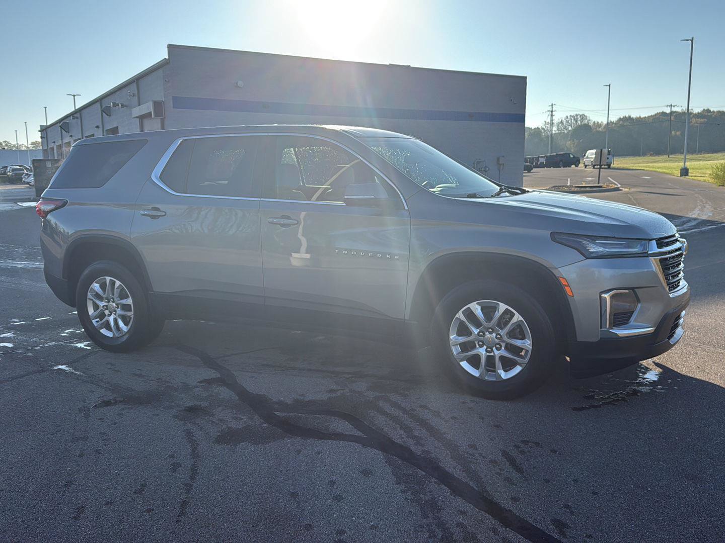 Used 2023 Chevrolet Traverse LS w/ Safety Package FWD image 8