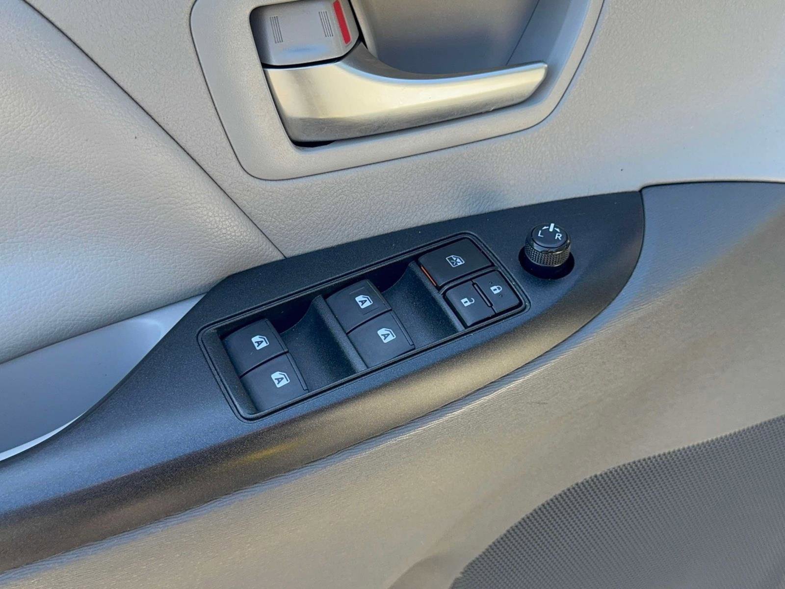 Used 2020 Toyota Sienna LE w/ Cargo Management Package image 13