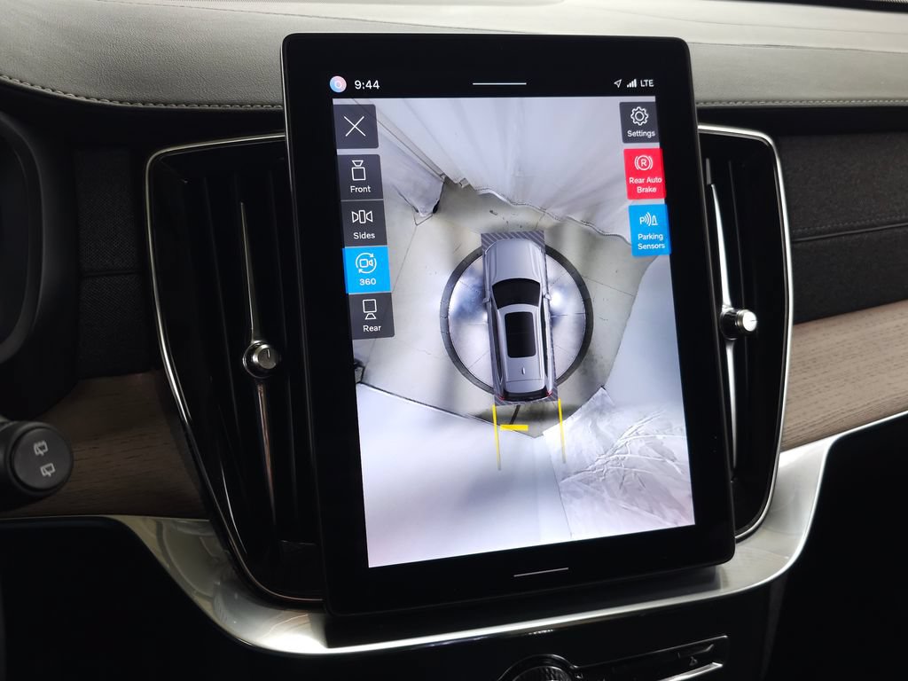 Certified 2025 Volvo XC90 B5 Plus AWD/4WD image 30
