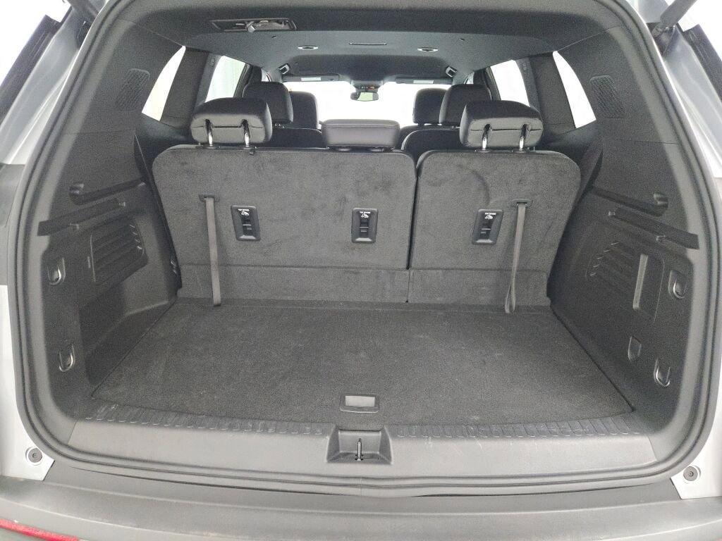 Used 2024 GMC Acadia AT4 w/ LPO, Floor Liner Package image 18