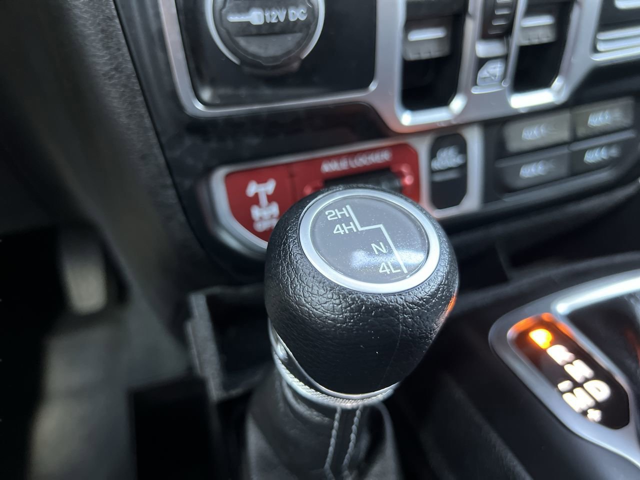Used 2024 Jeep Gladiator Sport AWD/4WD image 24