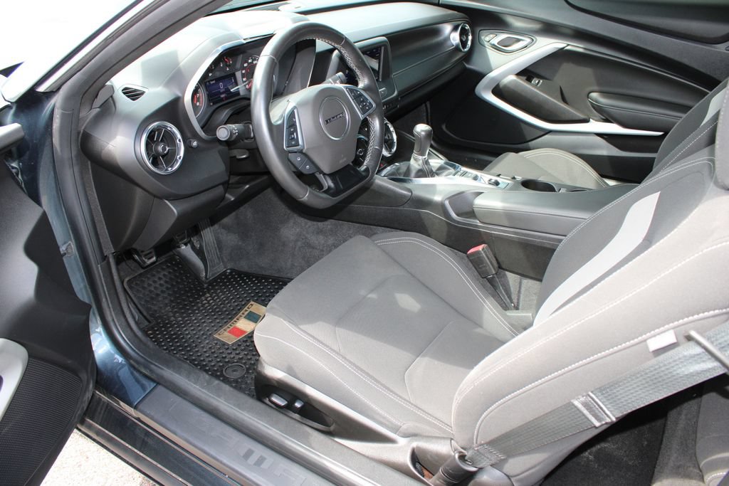 Used 2021 Chevrolet Camaro LT RWD image 9