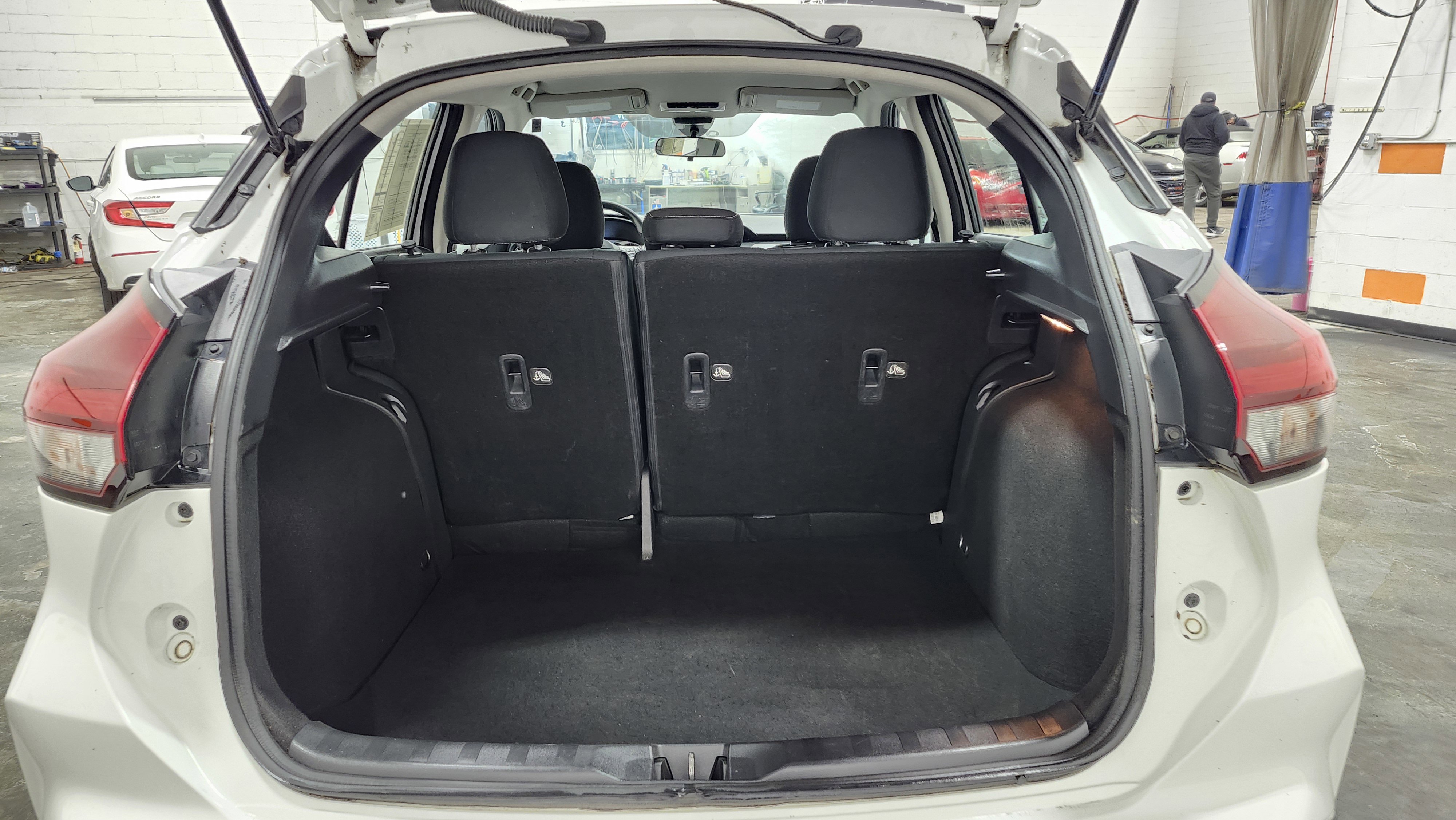 Used 2021 Nissan Kicks S image 19