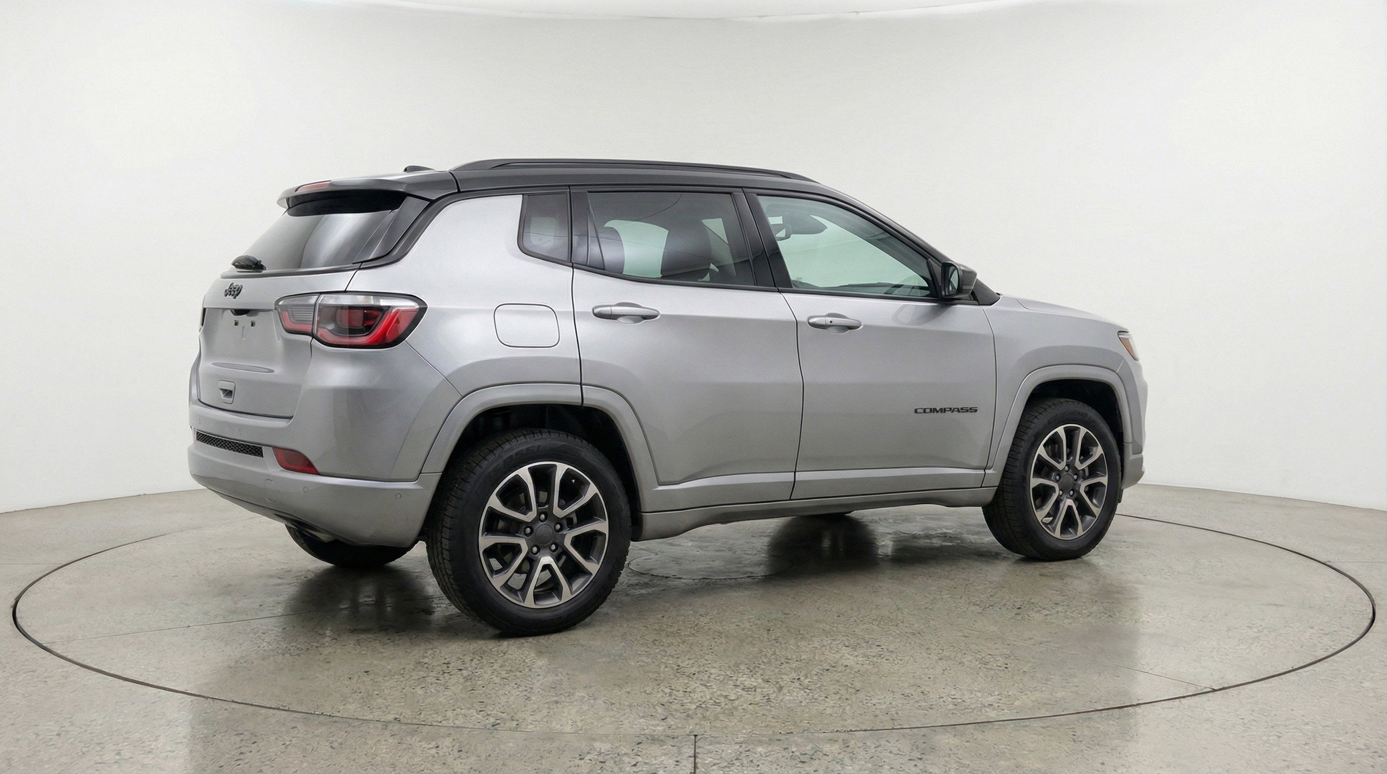 Used 2025 Jeep Compass Trailhawk image 9