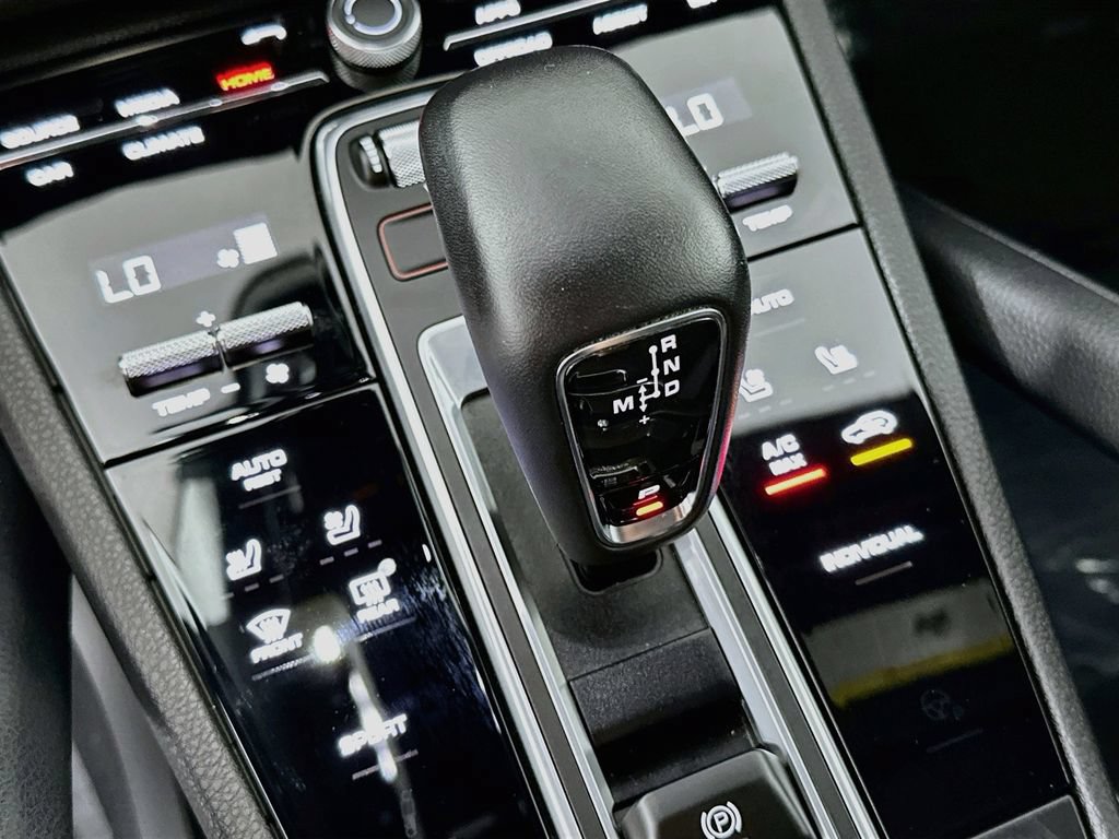 Certified 2023 Porsche Cayenne AWD/4WD image 19