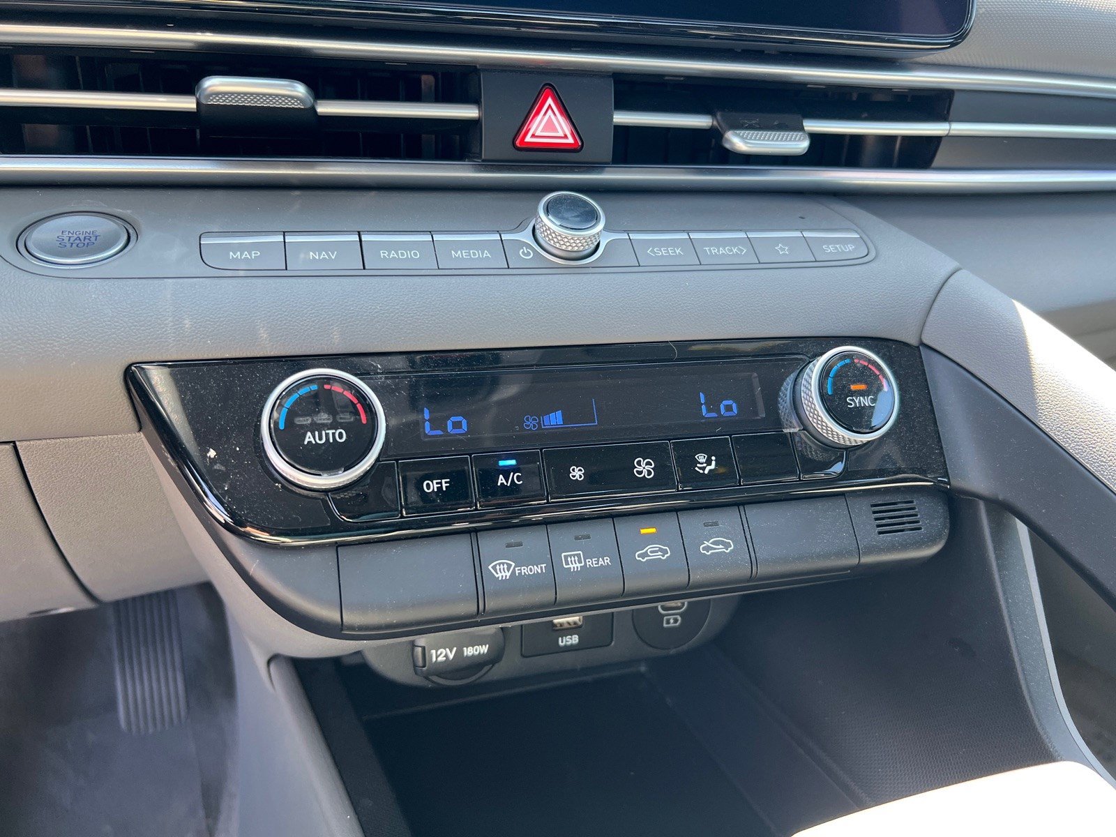 Used 2024 Hyundai Elantra SEL FWD image 28
