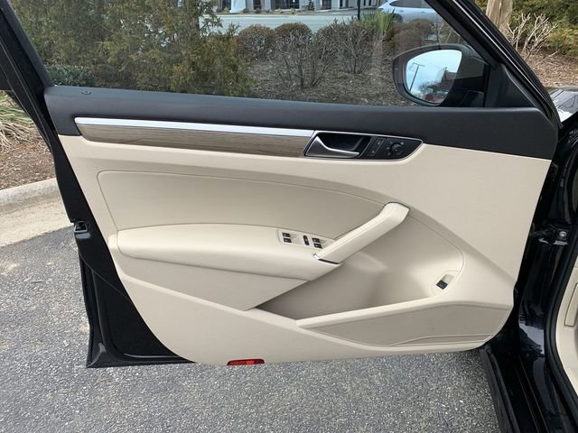 Used 2018 Volkswagen Passat 2.0T SE image 17