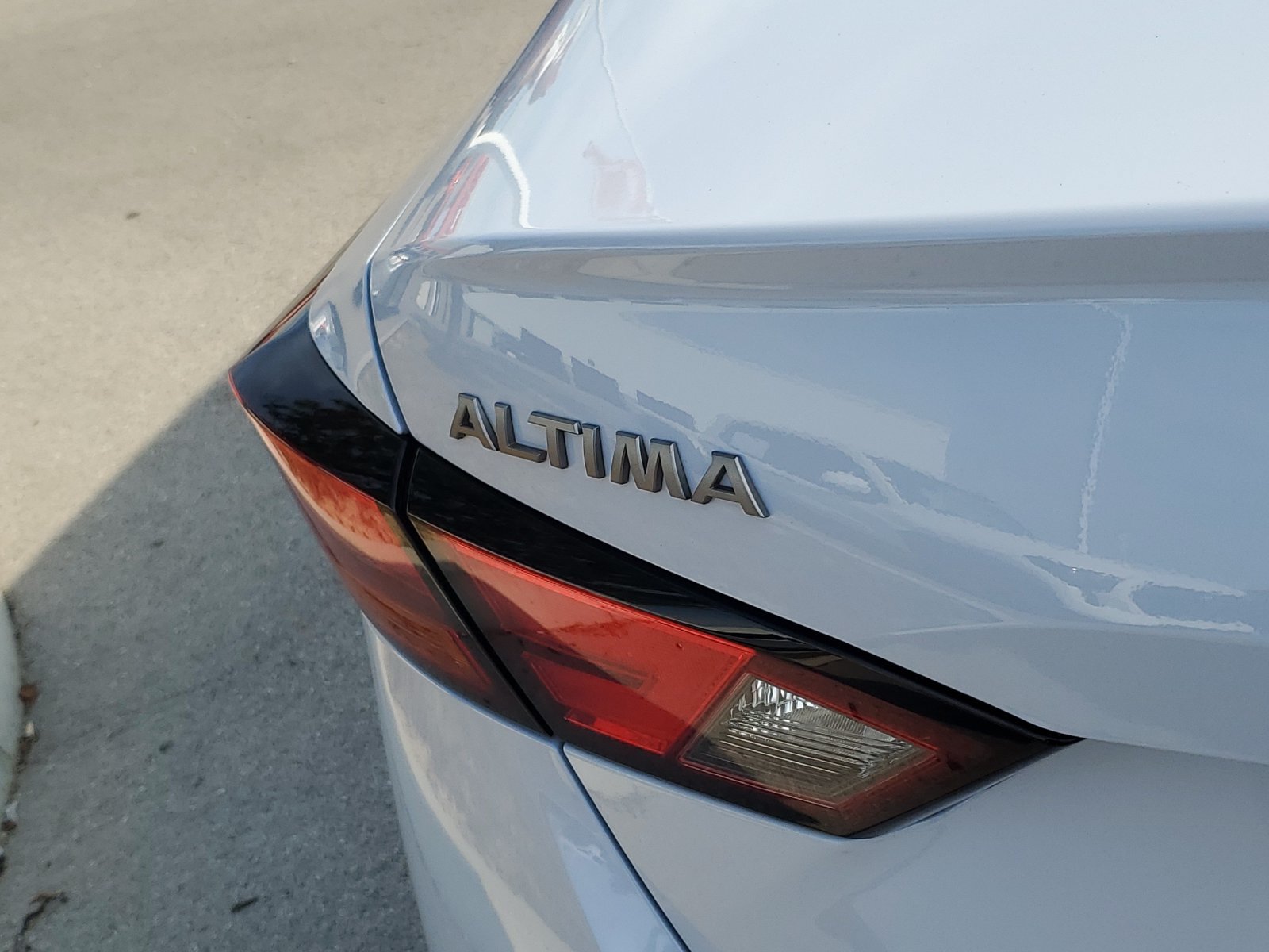 Used 2024 Nissan Altima 2.5 SR FWD image 7