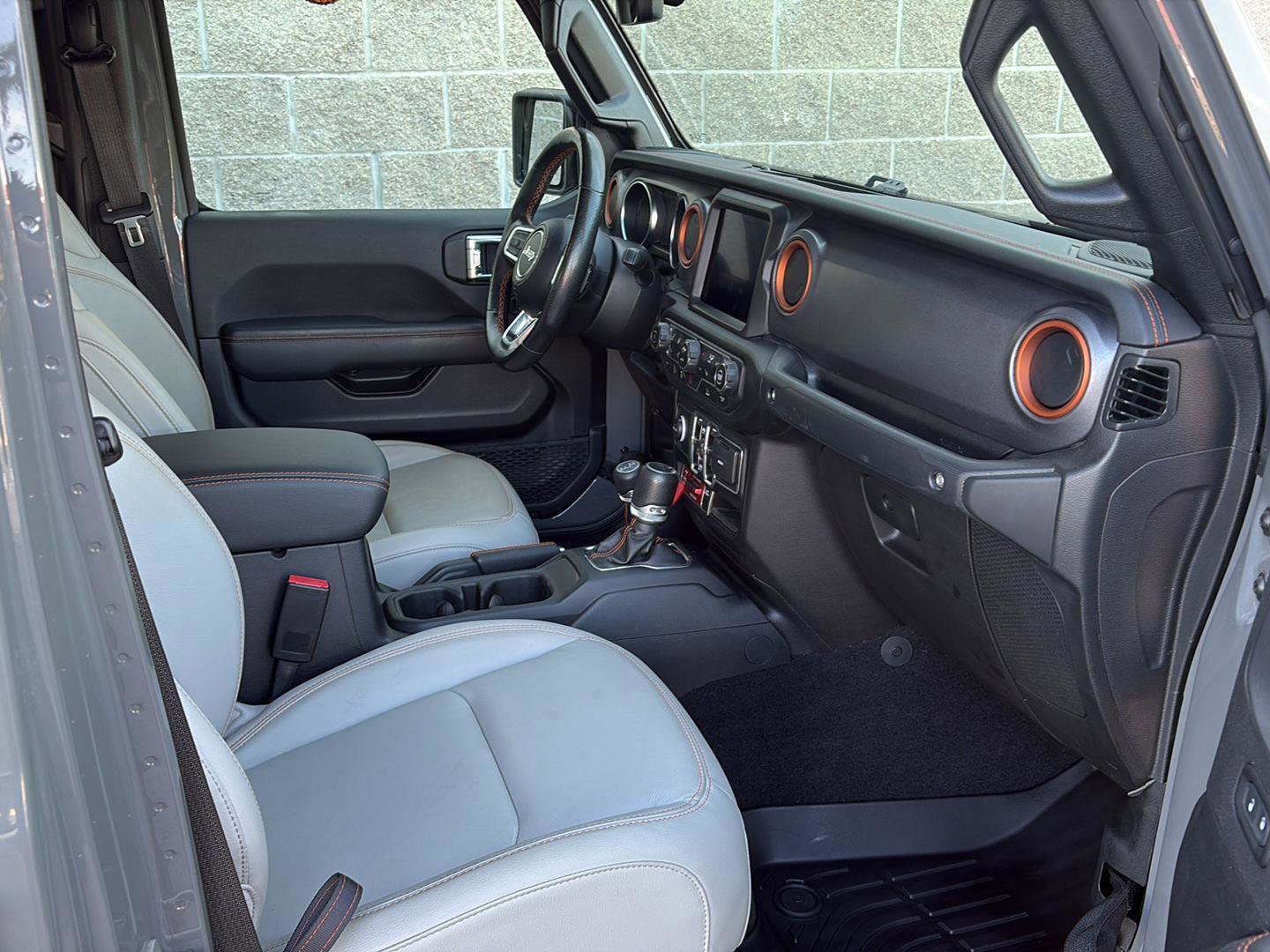 Used 2023 Jeep Gladiator Mojave w/ Cold Weather Group AWD/4WD image 22