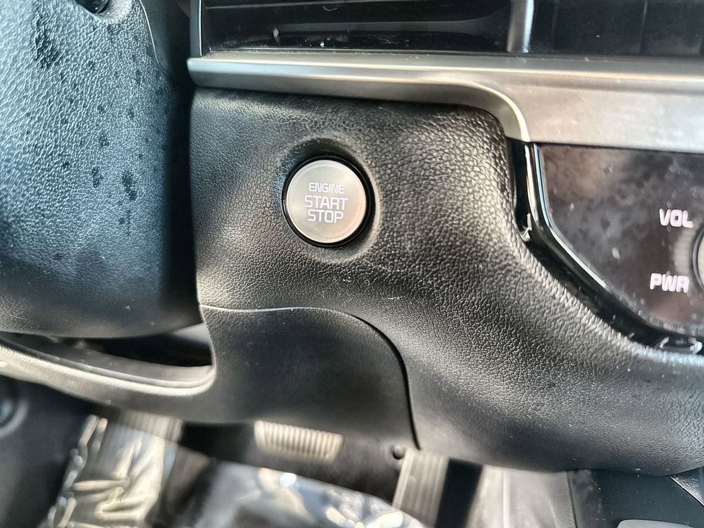 Used 2024 Kia Sorento S image 9