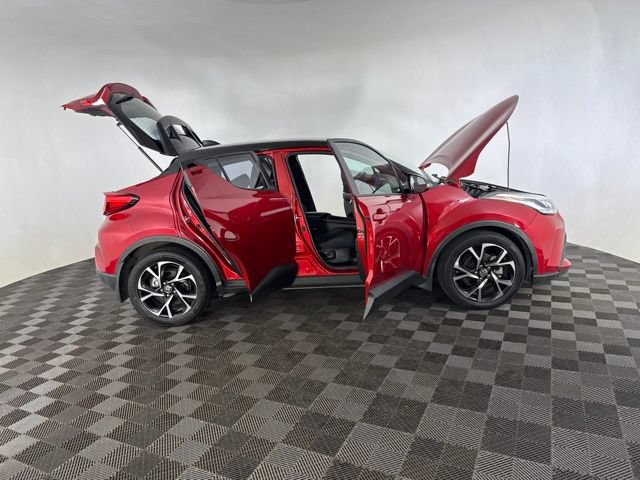 Used 2020 Toyota C-HR XLE FWD image 17