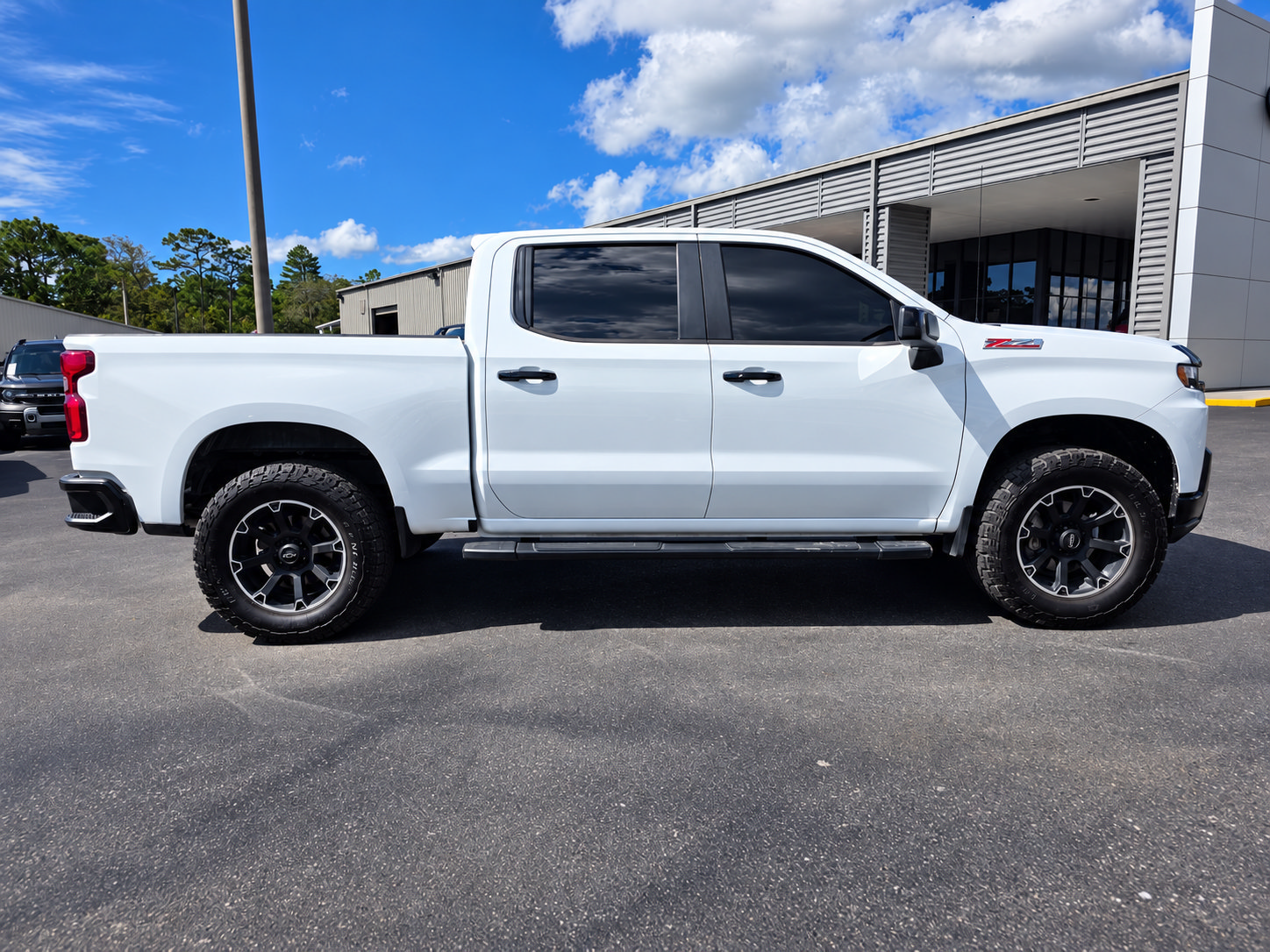 Used 2021 Chevrolet Silverado 1500 LT Trail Boss AWD/4WD image 2