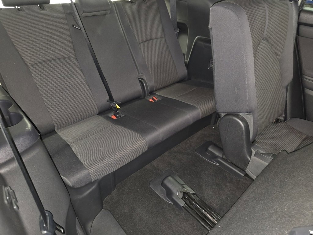 Certified 2023 Toyota Highlander L image 20