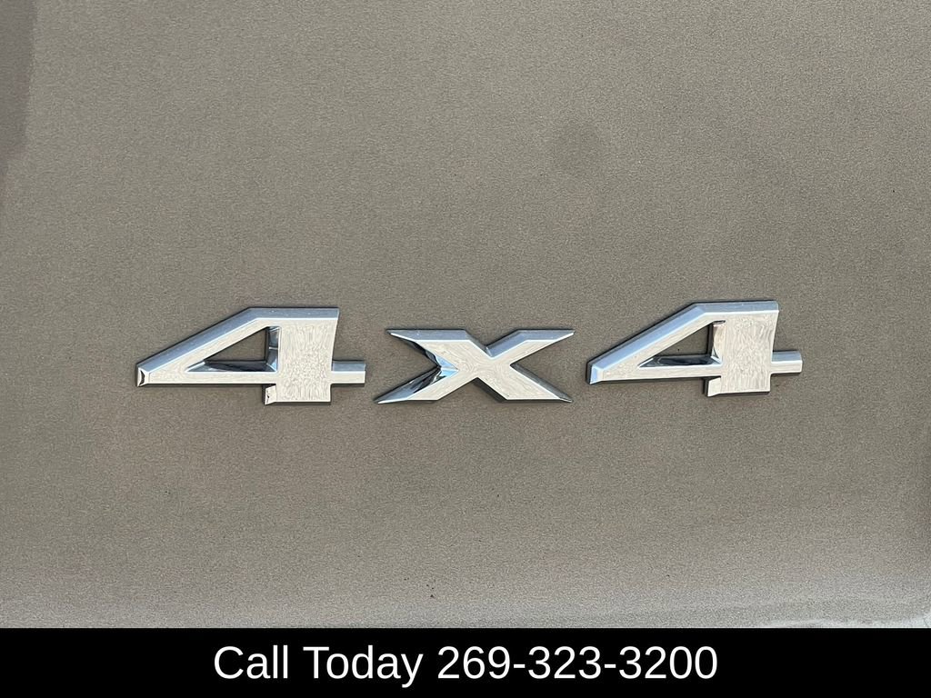 Used 2019 Jeep Cherokee Latitude Plus w/ Cold Weather Group AWD/4WD image 9