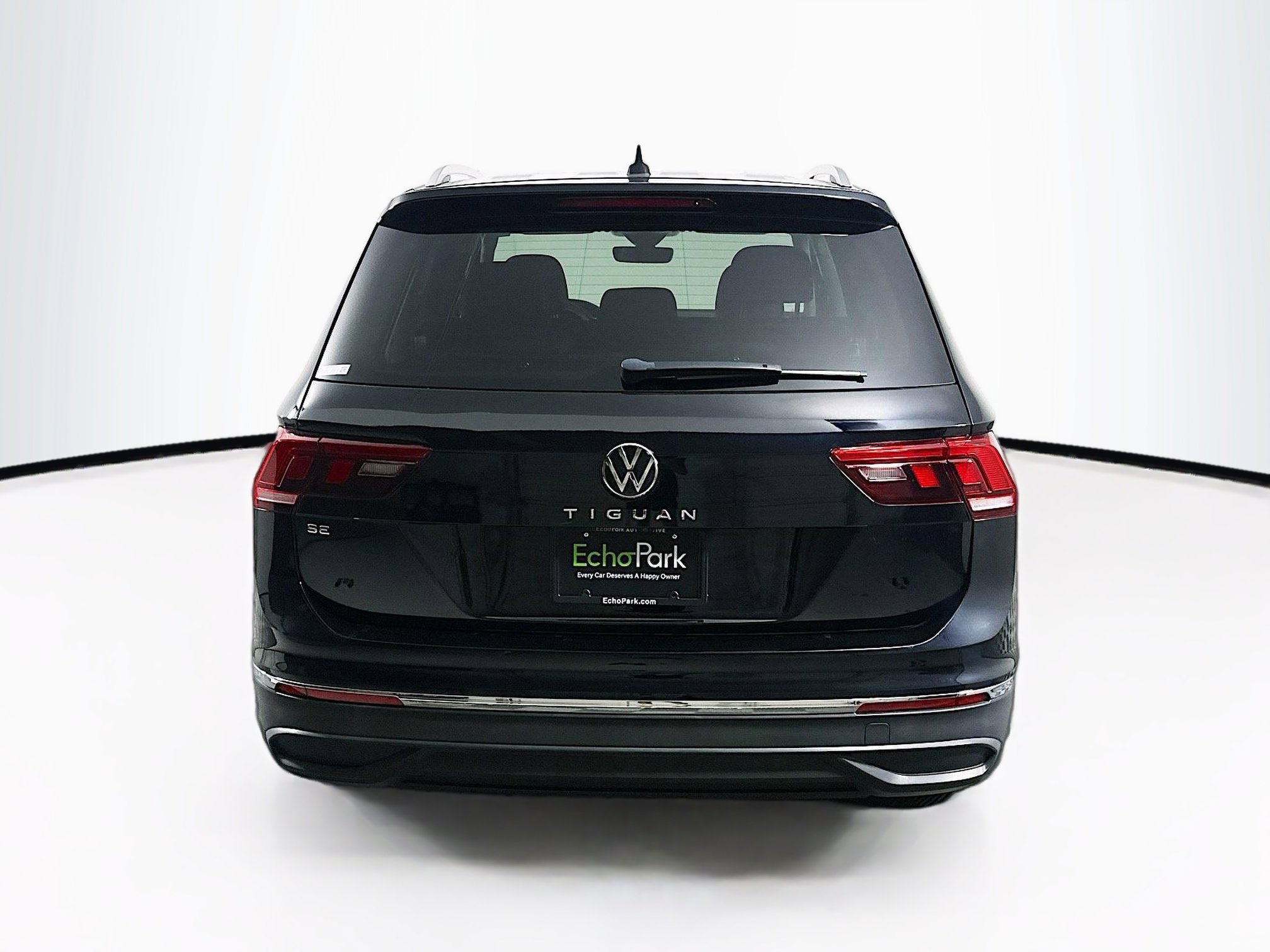 Used 2022 Volkswagen Tiguan SE w/ Panoramic Sunroof Package image 7