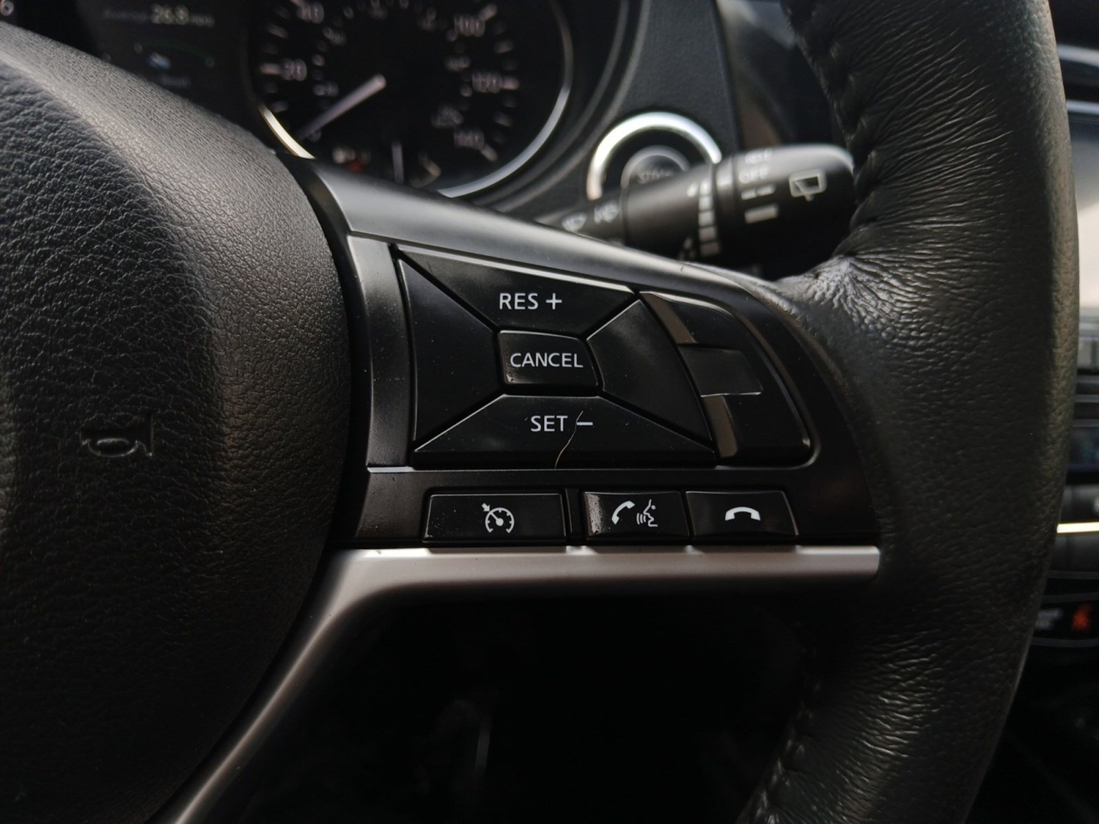 Used 2017 Nissan Rogue SV image 18