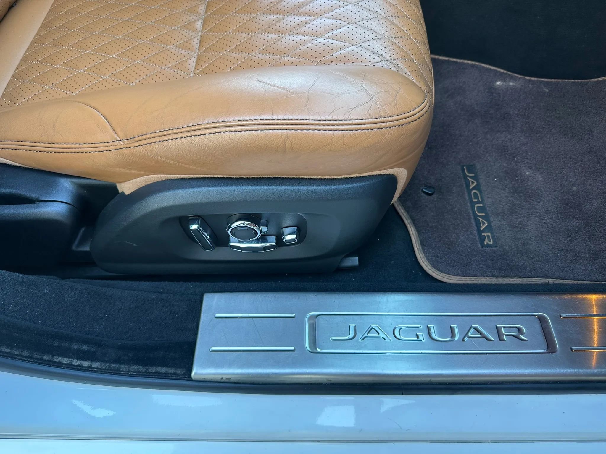 Used 2017 Jaguar XJ L Portfolio AWD/4WD image 32