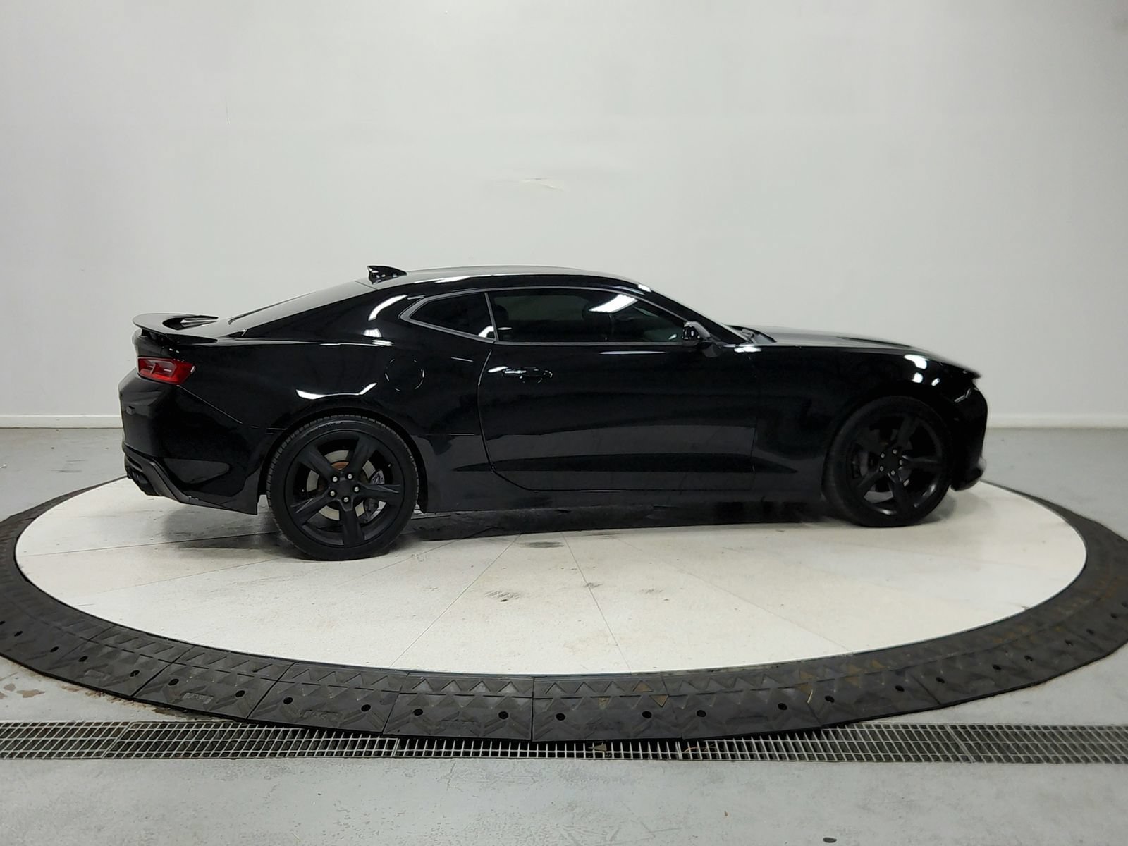 Used 2016 Chevrolet Camaro SS RWD image 9
