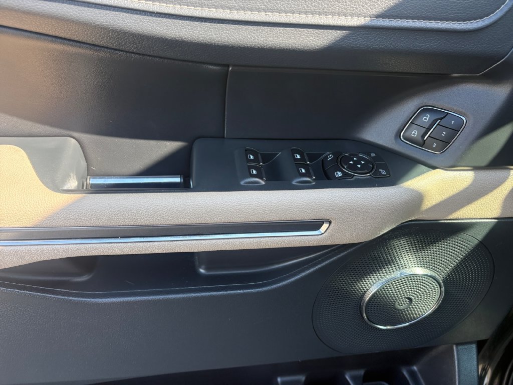 Used 2022 Ford Expedition XLT AWD/4WD image 16