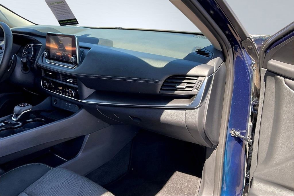 Used 2025 Nissan Rogue SV image 26