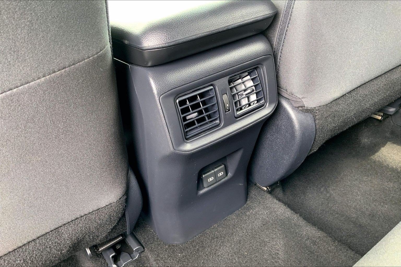 Used 2025 Toyota RAV4 XLE FWD image 39