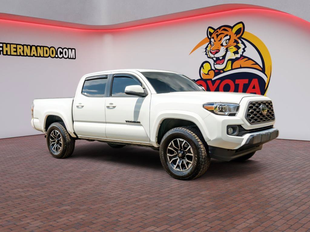 Used 2020 Toyota Tacoma TRD Sport w/ Technology Package AWD/4WD image 3