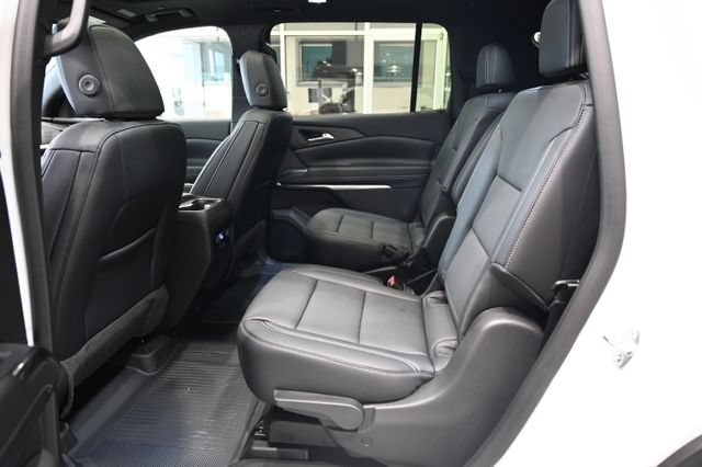 New 2027 Chevrolet Traverse LT w/ Sun and Wheel Package FWD image 11