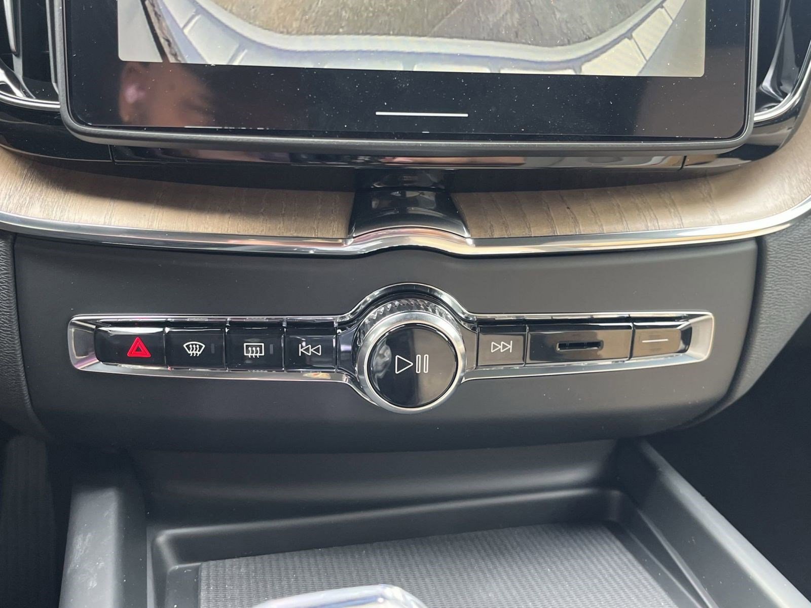 New 2026 Volvo XC60 B5 Plus w/ Protection Package Premier image 18