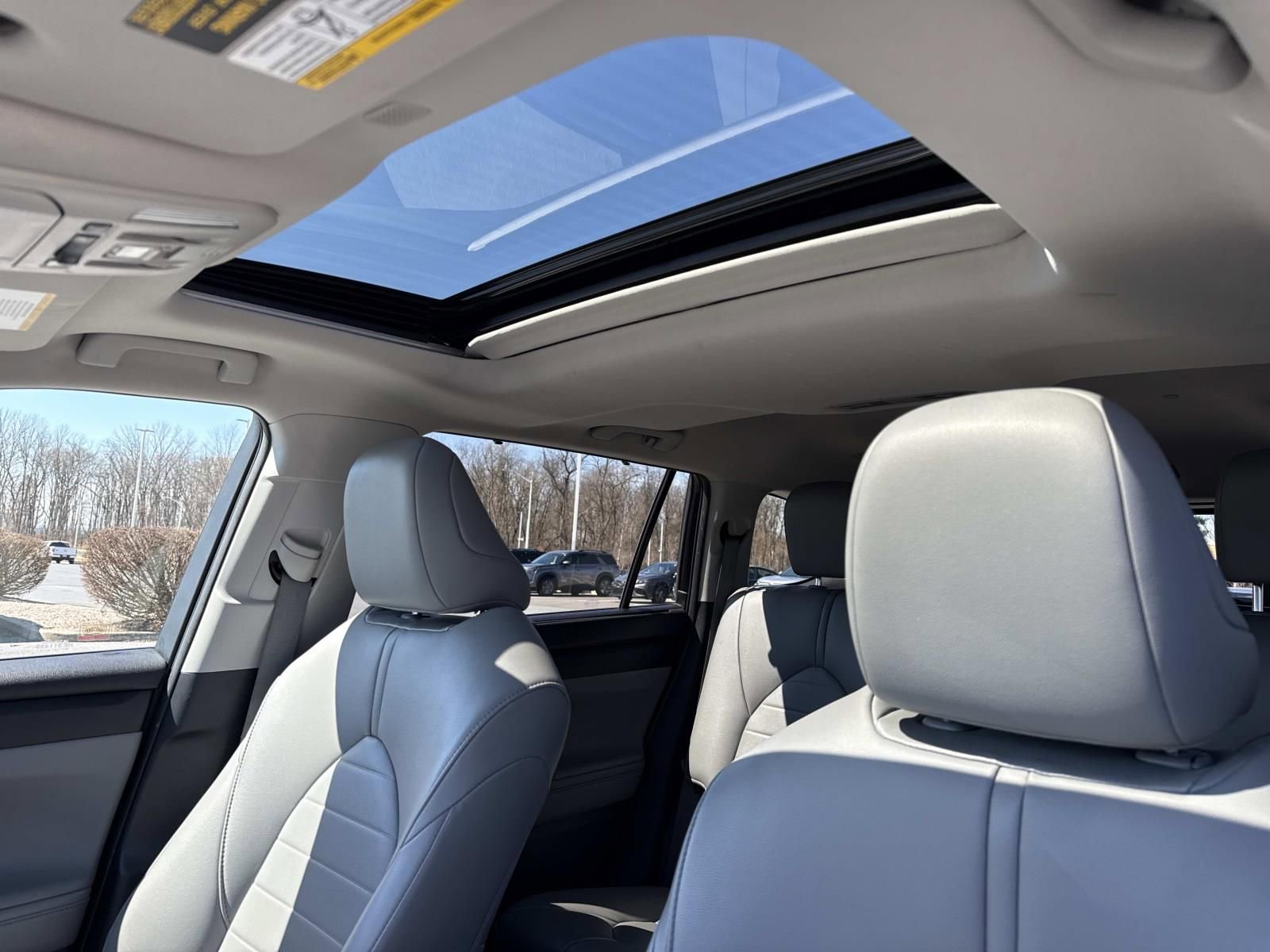 Used 2020 Toyota Highlander XLE AWD/4WD image 9