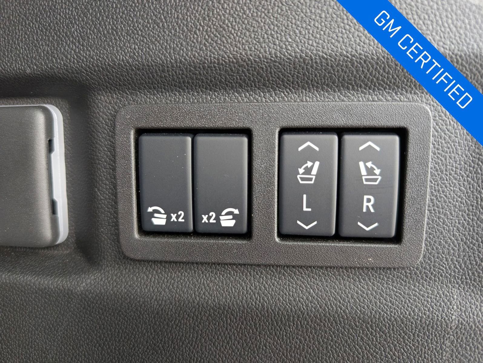 Used 2025 GMC Yukon AT4 Ultimate w/ LPO, Floor Liner Package image 40