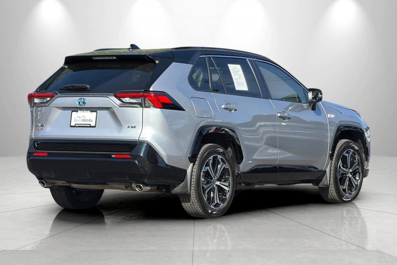 Used 2023 Toyota RAV4 XSE AWD/4WD image 2
